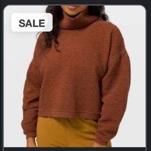 Lululemon cropped pullover